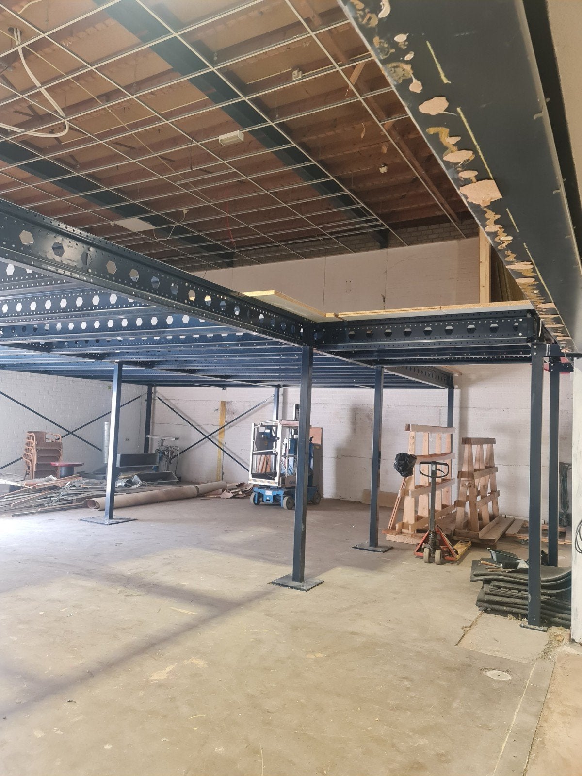 Entresol vloer 80 m2 kleur blauw, Ophalen