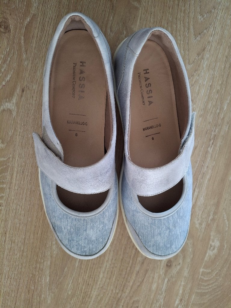 Lichtgrijze schoenen, Gris, Comme neuf, Sabots, Enlèvement ou Envoi