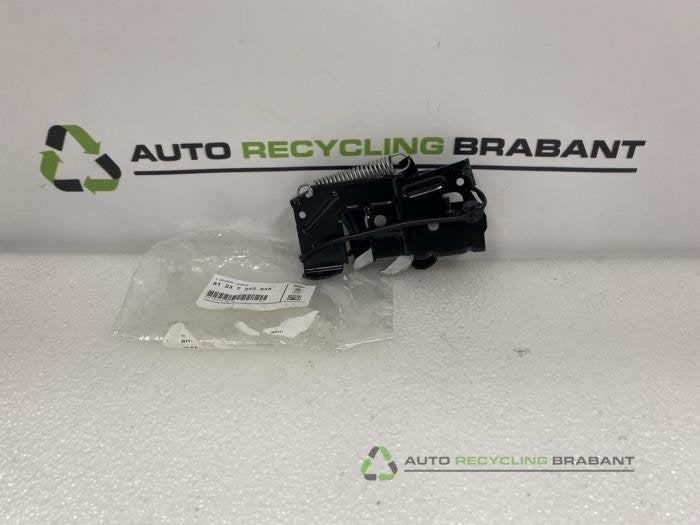 Mécanique de verrouillage capot d'un BMW 1-Serie, Autos : Pièces & Accessoires, -, 3 mois de garantie, Utilisé, -