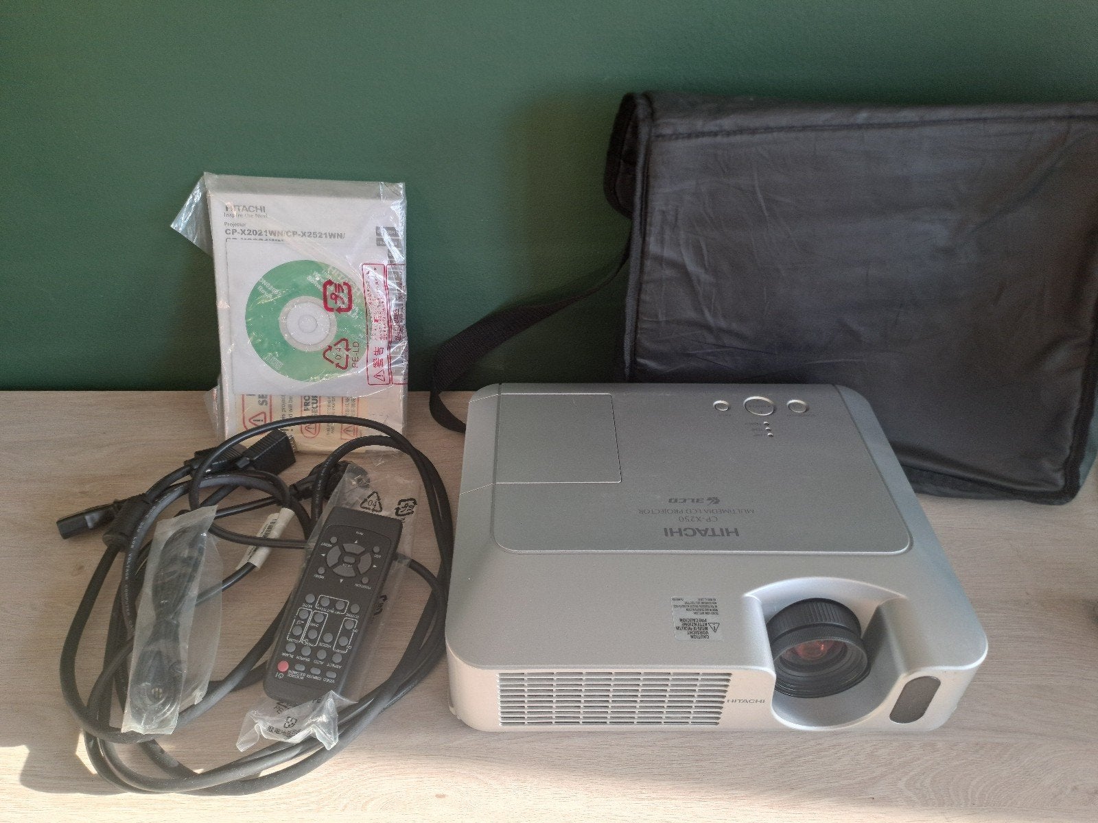 Hitachi CP-X250 Miltimedia LCD Projector Beamer, TV, Hi-fi & Vidéo, Projecteurs vidéo, Enlèvement, LCD