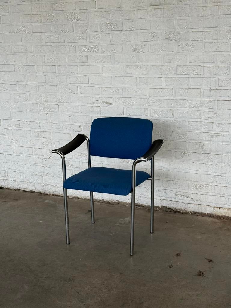Chaise design bleue avec accoudoirs vintage, Huis en Inrichting, Bureaustoelen, Ophalen