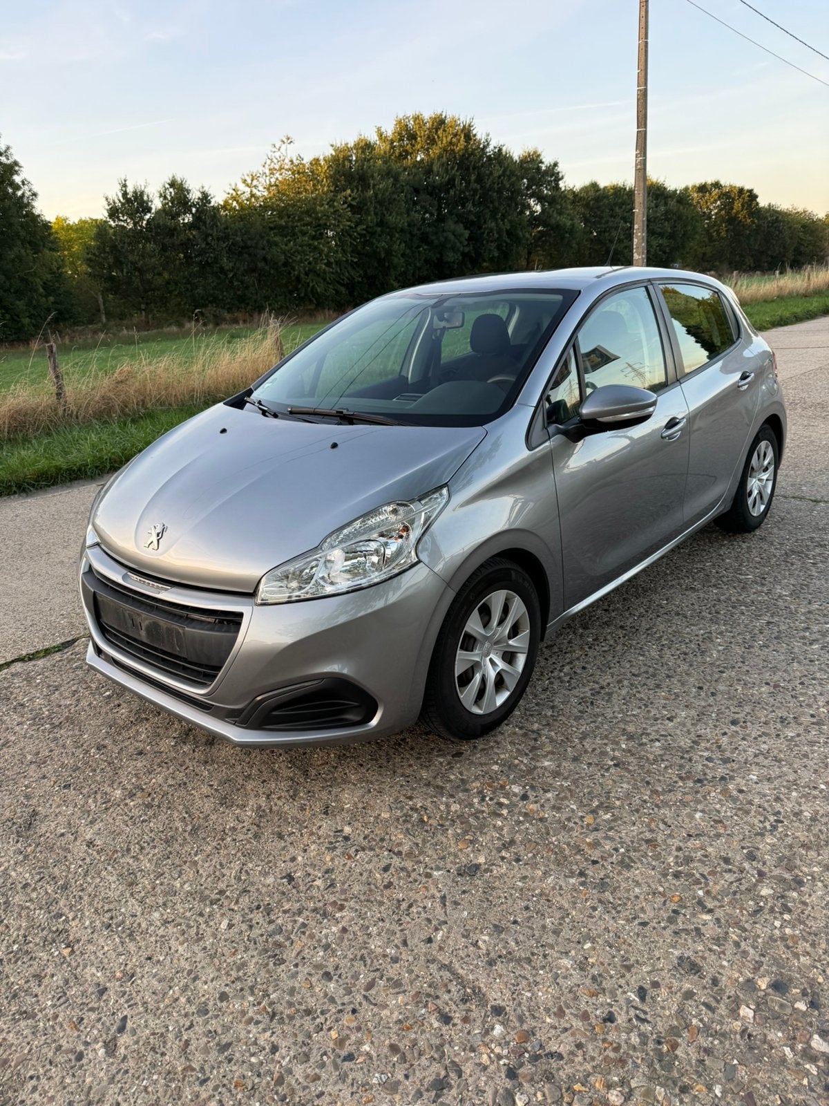 PEUGEOT 208 2019 BENZINE SCHERP GEPRIJSD DIRECT BESCHIKBAAR, Autos, Argent ou Gris, Achat, 50 kW, Entreprise