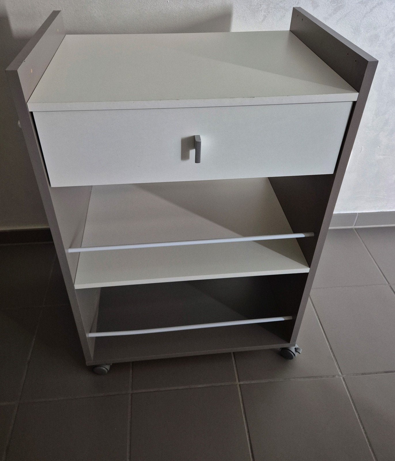Armoire sur roulettes, Enlèvement, Comme neuf