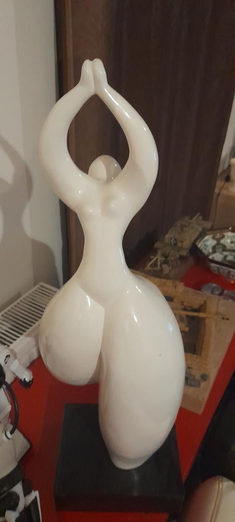 Grote moderne sculptuur Naakte Vrouw 65 cm hoog, Ophalen