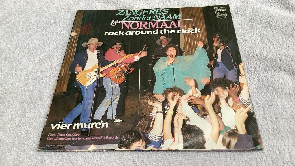 Rock around the clock. Zangeres Zonder Naam & Normaal., Cd's en Dvd's, Vinyl Singles, Ophalen of Verzenden, Zo goed als nieuw