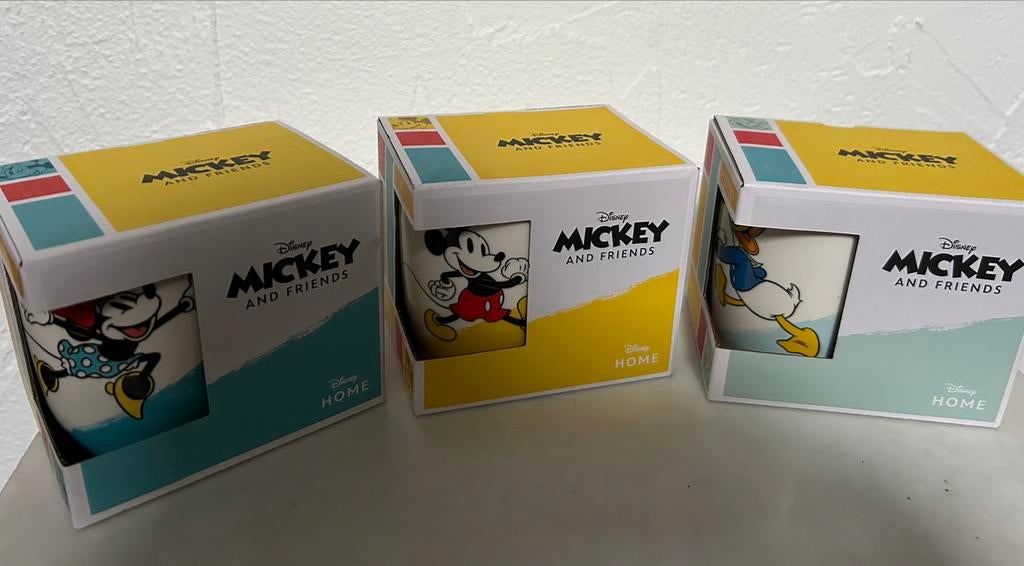 2 Disney tassen Nieuw!!, Ophalen of Verzenden, Mickey Mouse, Nieuw, Servies