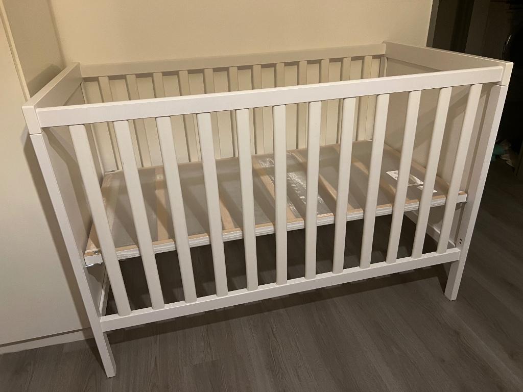 SUNDVIK Lit bébé, blanc, 60x120 cm, Enlèvement, Comme neuf, Lit