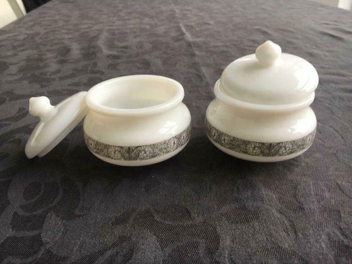 2 stenen potjes met dekseltje, Utilisé