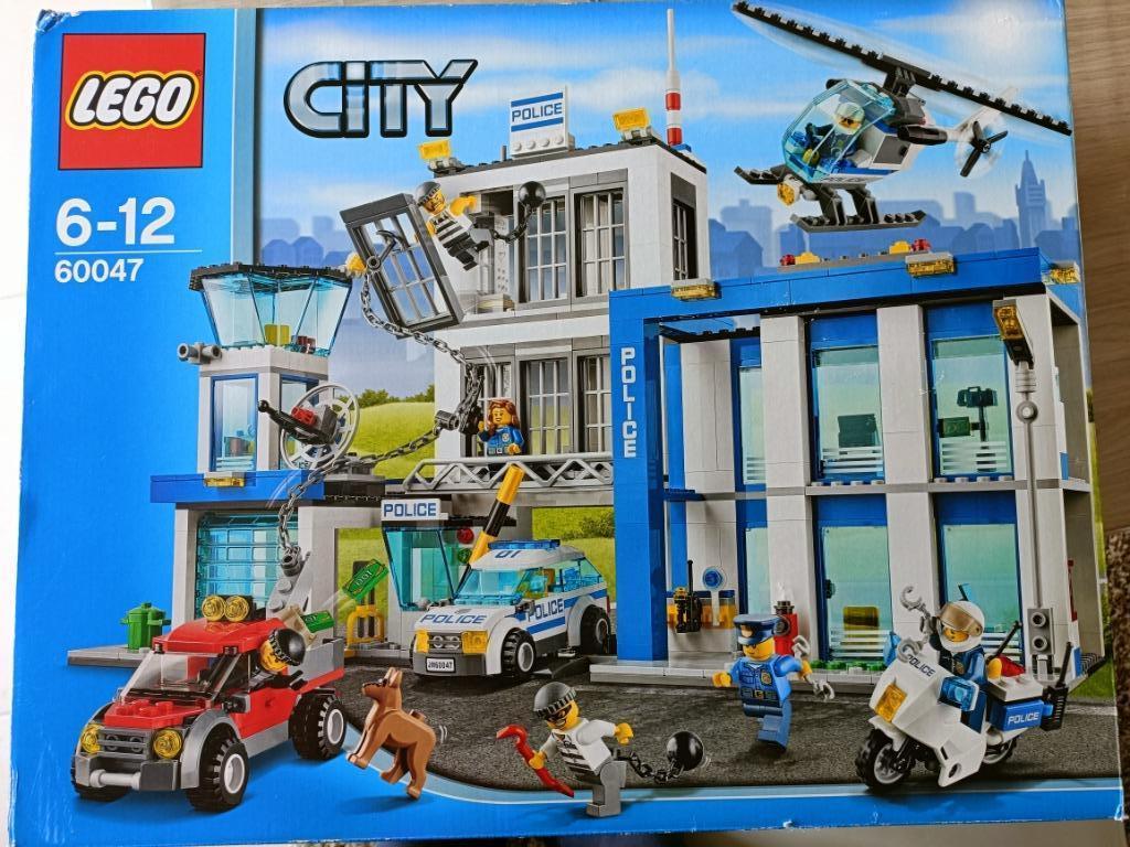Lego City 60047 - Politiebureau, Kinderen en Baby's, Speelgoed | Duplo en Lego, Ophalen of Verzenden, Zo goed als nieuw, Complete set