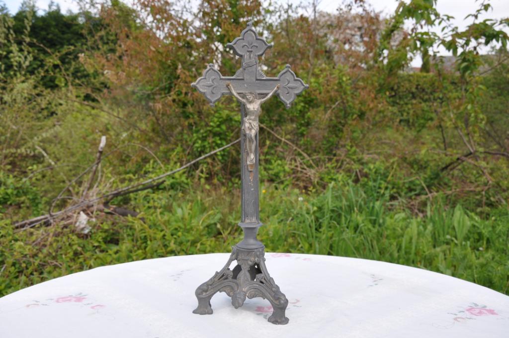 crucifix regule fleur de lys, Ophalen of Verzenden