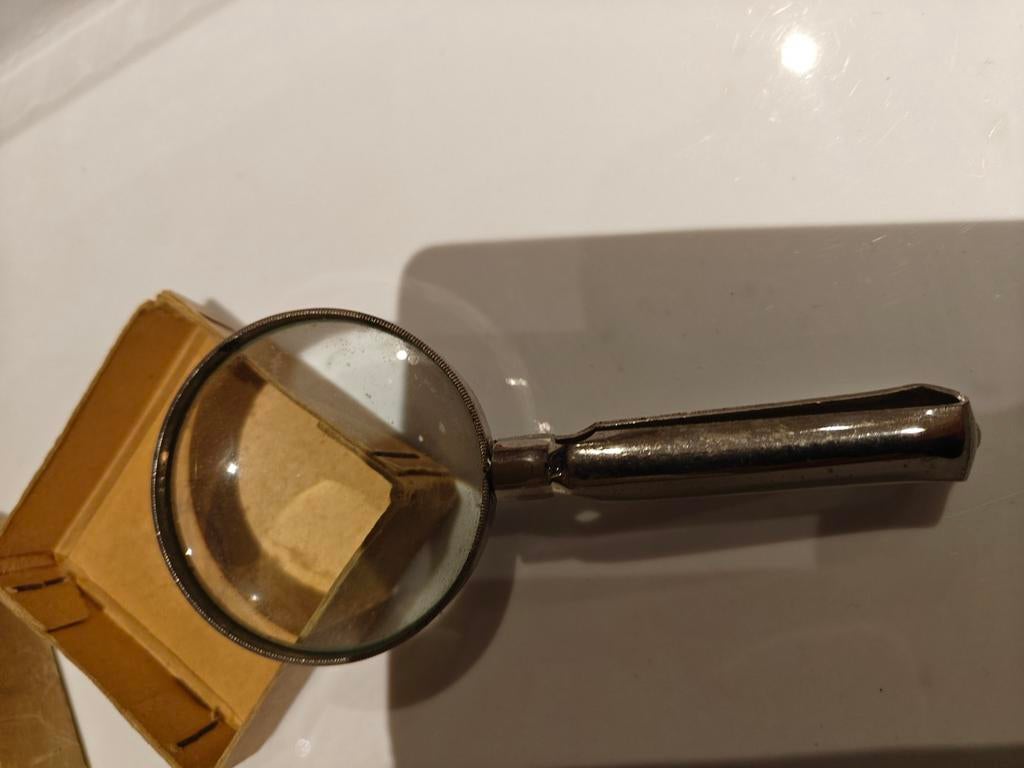 Loupe pliable ancienne dans sa boîte en carton d'origine., Enlèvement ou Envoi, Utilisé