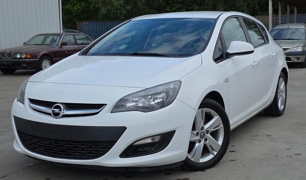 Opel Astra 1.7 CDTi Cosmo _ EURO 5, Auto's, Opel, Voorwielaandrijving, Euro 5, Stof, Zwart