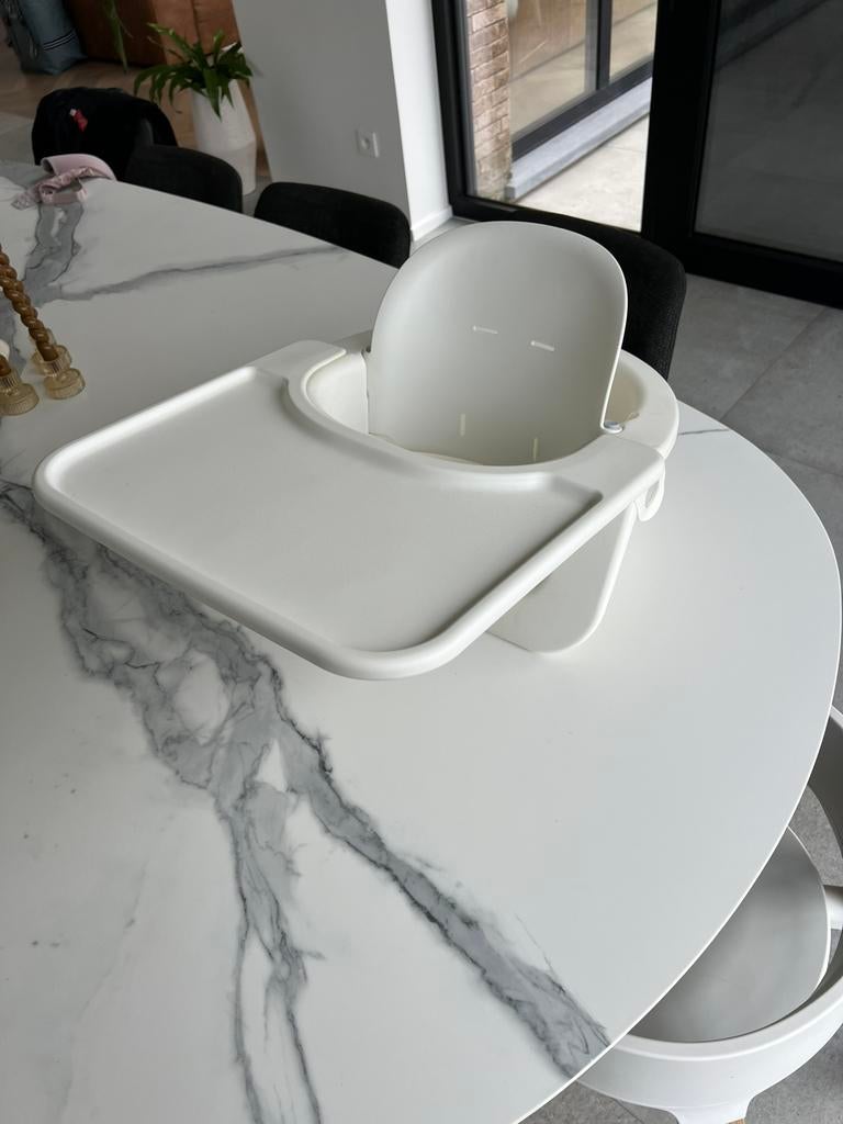 Stokke babystoel + afneembaar tafeltje. Zonder onderstel, Kinderen en Baby's, Ophalen, Zo goed als nieuw, Meegroeistoel, Gordel(s)