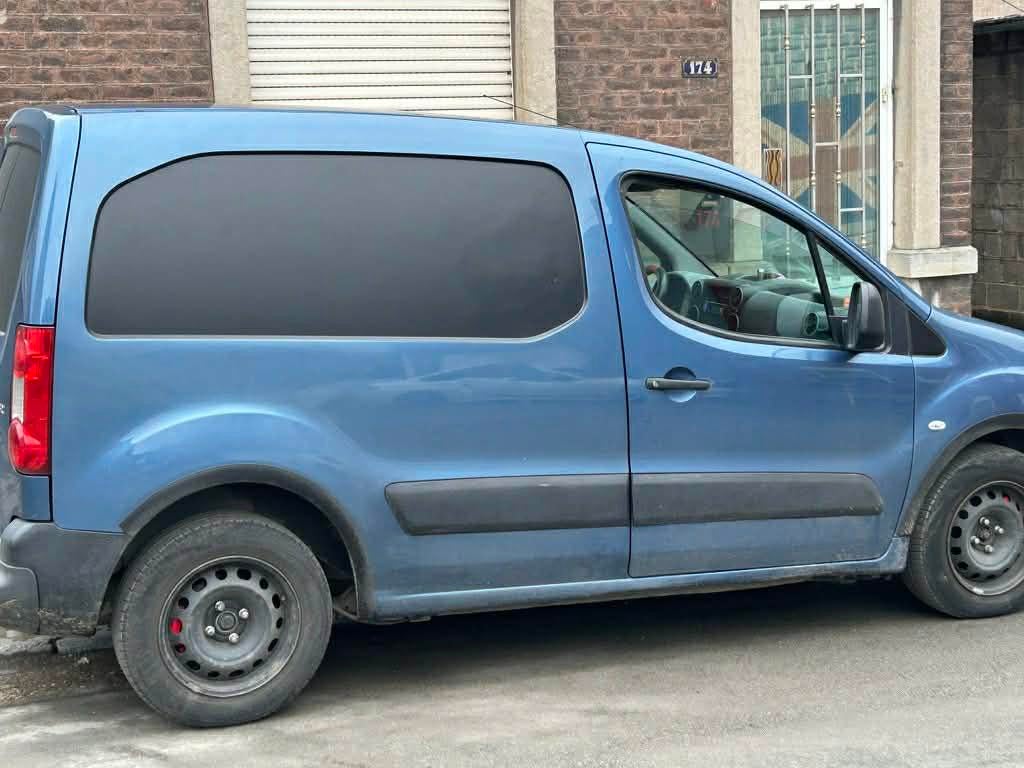 Peugeot Partner 2 zitplaatsen, Auto's, Voorwielaandrijving, 4 deurs, Zwart, Radio