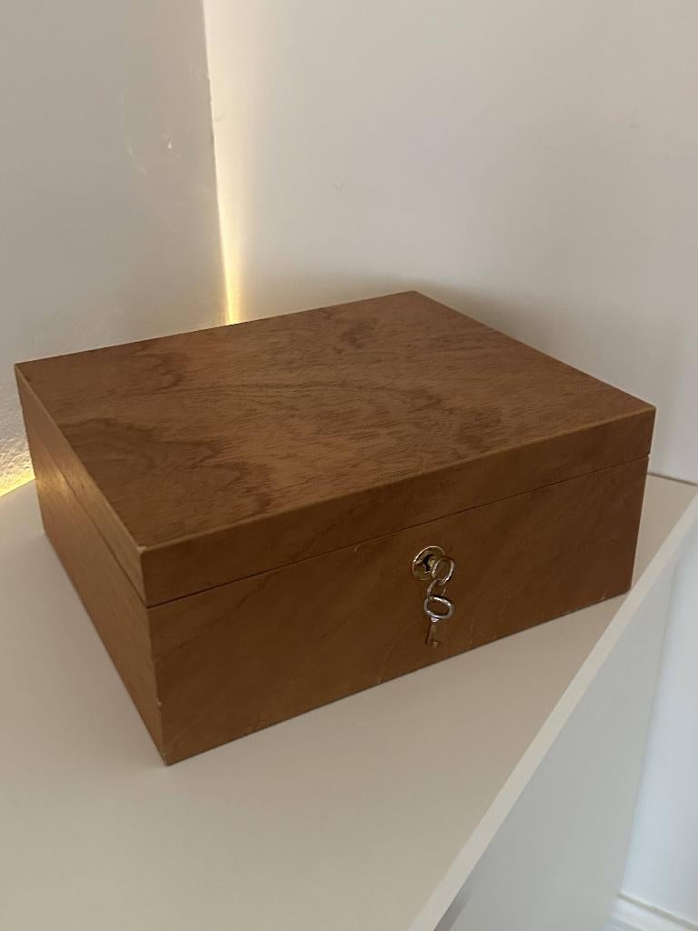 Humidor Sigaar Adorini, Ophalen, Zo goed als nieuw, Luciferdoosjes of -merken