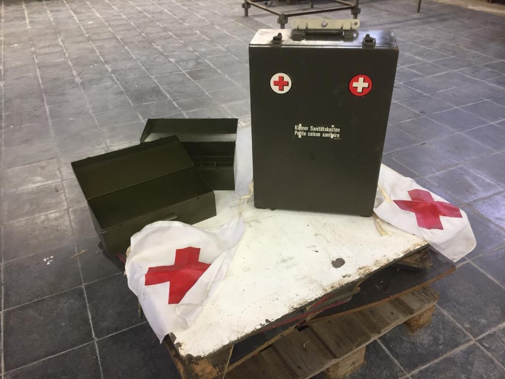 Trousse de premiers soins des années 1950, Collections, Objets militaires | Général, Enlèvement, Armée de terre, Autres types