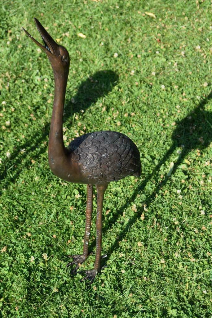 Statues d'un couple de grues en bronze faisant jet d'eau, Enlèvement, Comme neuf, Autres matériaux, Animal