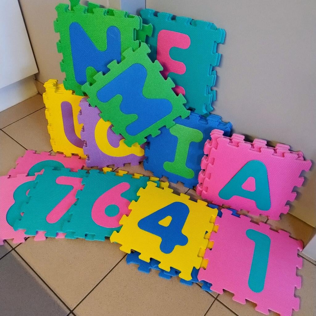 ABC speelmat 1cm dik volledig Alfabet + cijfers  30cmx30cm, Kinderen en Baby's, Ophalen, Zo goed als nieuw, Knutselen