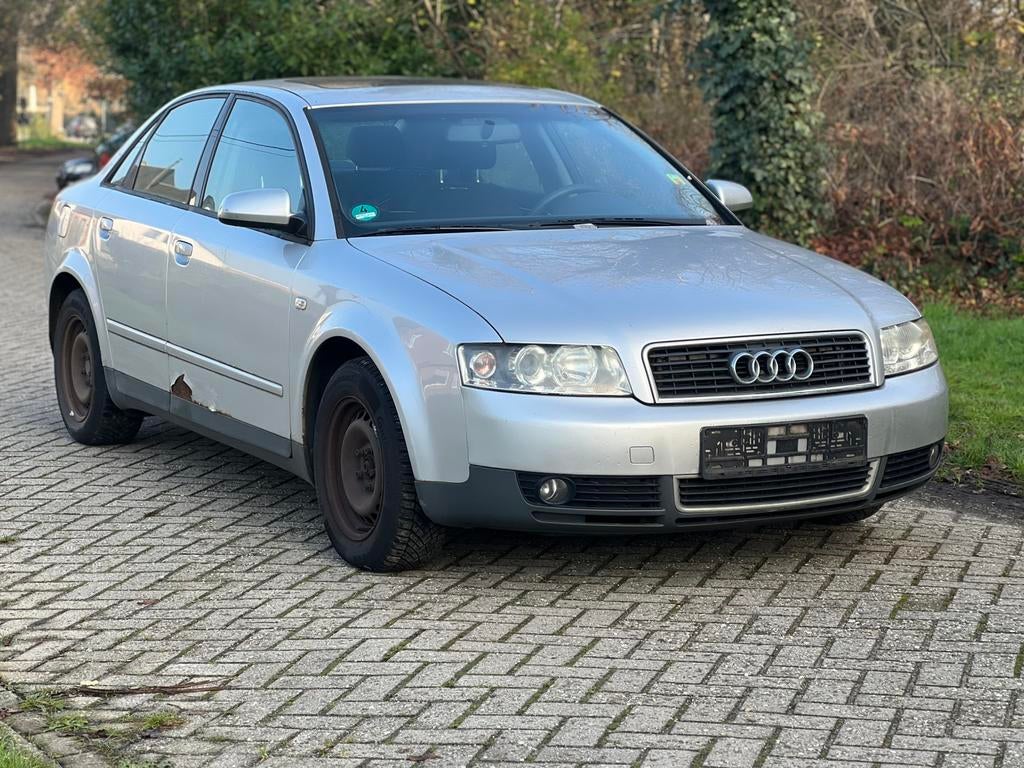 Audi A4 2.0 tfsi benzine 800€ vaste prijs, Auto's, Zwart, A4, Bedrijf, 5 deurs
