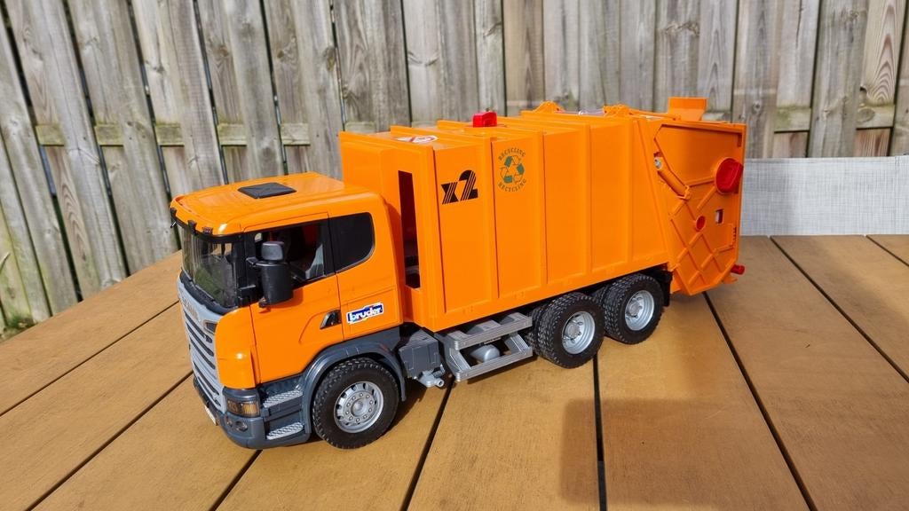 Scania vuilniswagen bruder, Ophalen, Zo goed als nieuw