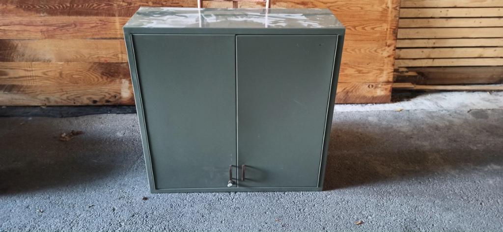 meuble en métal , armoire a suspendre, Enlèvement, Utilisé, Métal