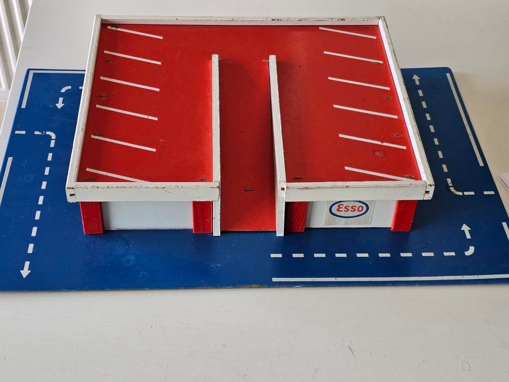 Esso houten garage, Ophalen of Verzenden