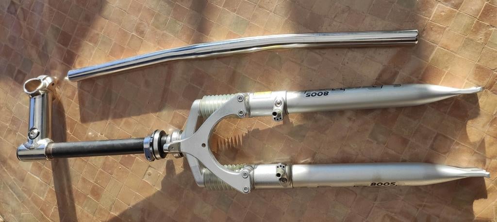 Fourche+jeu de direction+potence+pied de selle+ guidon, Enlèvement ou Envoi, Neuf, Guidon