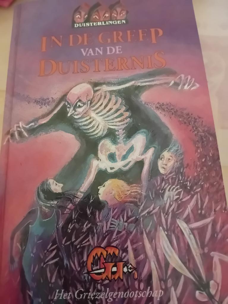 Boek in de greep van de duisternis, Ophalen of Verzenden