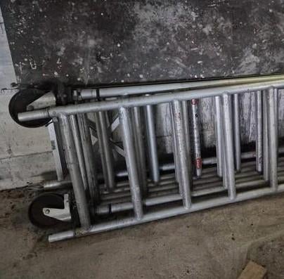 GEZOCHT ! ALTREX STELLING  OPBOUWFRAME met 4à5 SPORTEN., Ophalen
