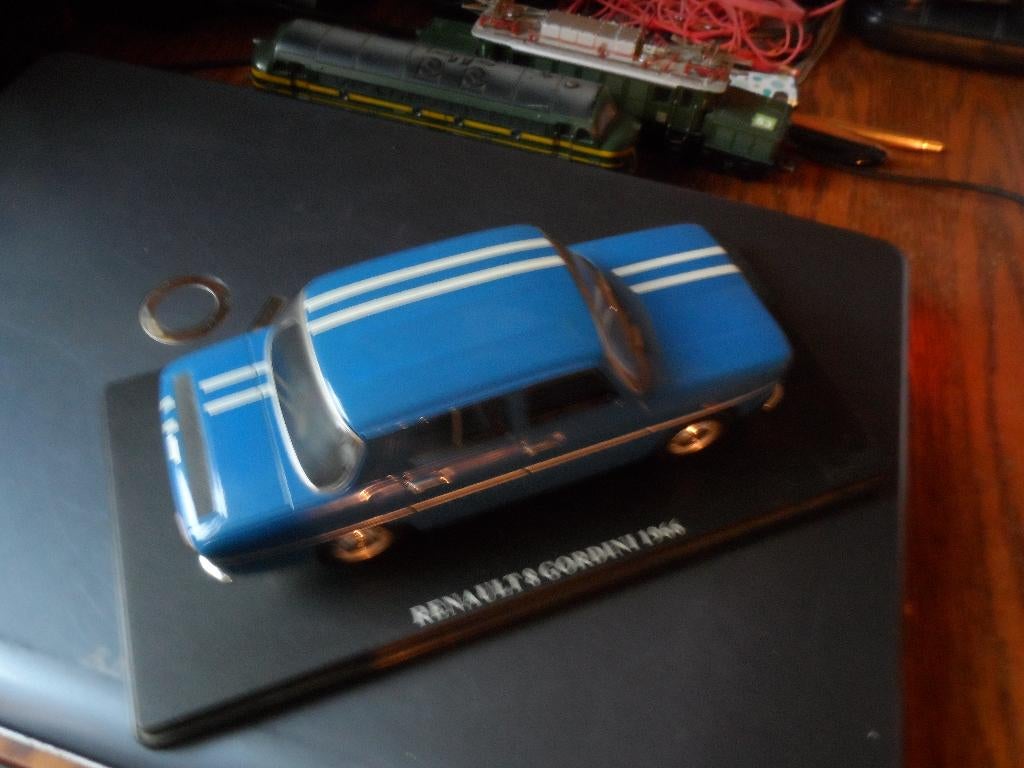 Voitures françaises - R8 Renault Gordini + Peugeot 404 1/43, Enlèvement ou Envoi, Utilisé, Voiture, Autres marques