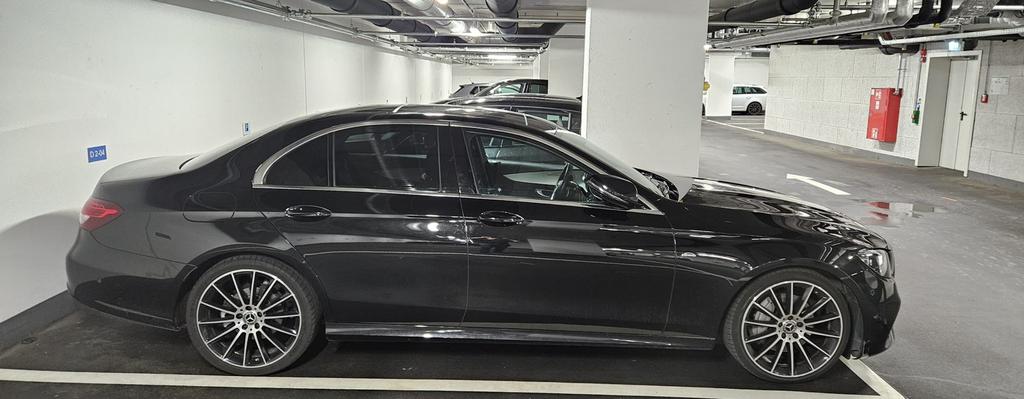 Mercedes benz e220 amg line, Auto's, Mercedes-Benz, Automaat, 4 deurs, Zwart, Particulier