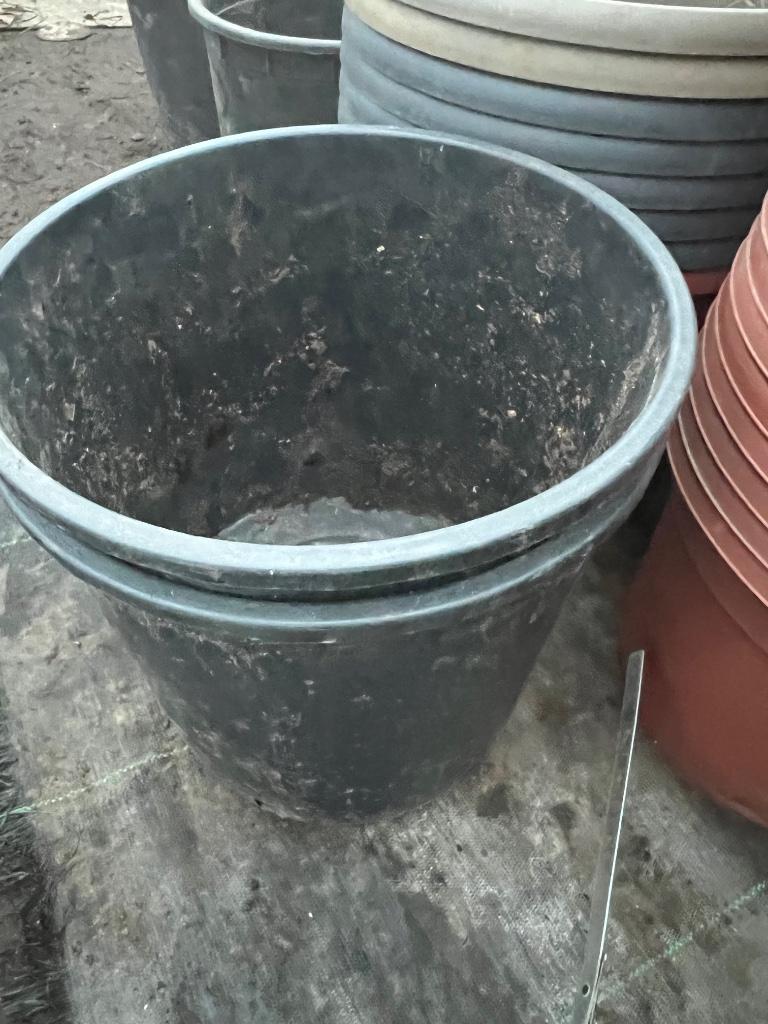 Grote bloempotten van extra zware plastiek 31,5 x 29,5 cm, Kunststof, Rond, Ophalen of Verzenden, Zo goed als nieuw