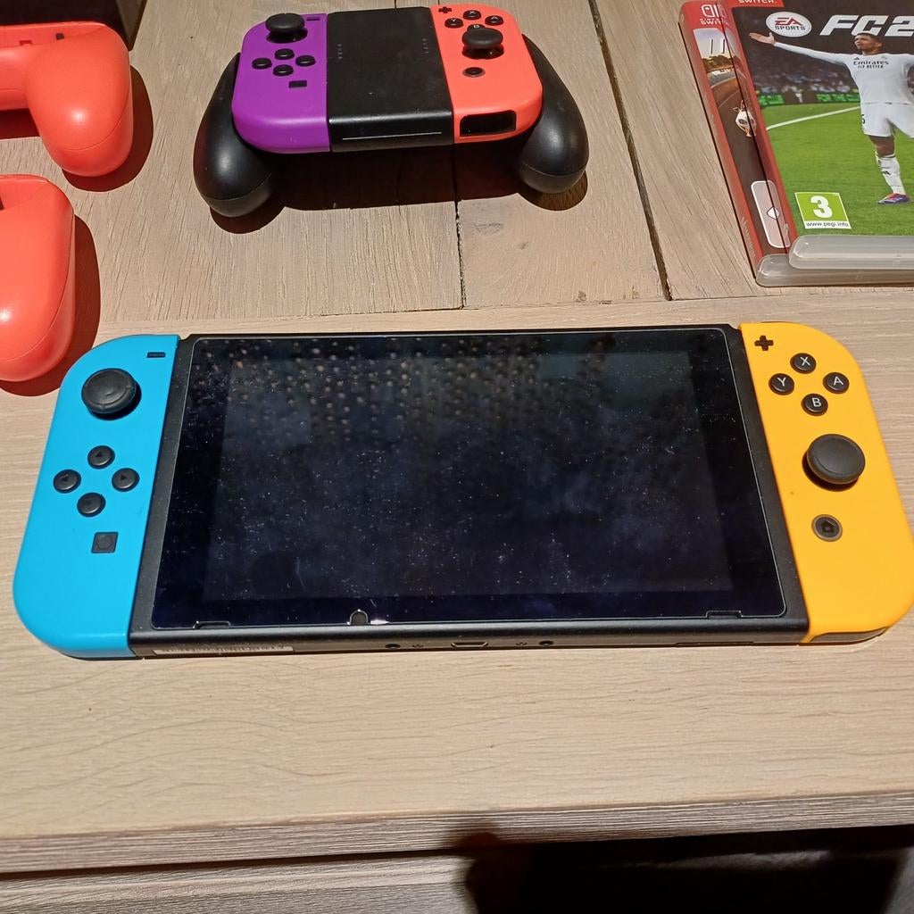 Nintendo switch met 4 joy cons + 1 spelletje, Enlèvement