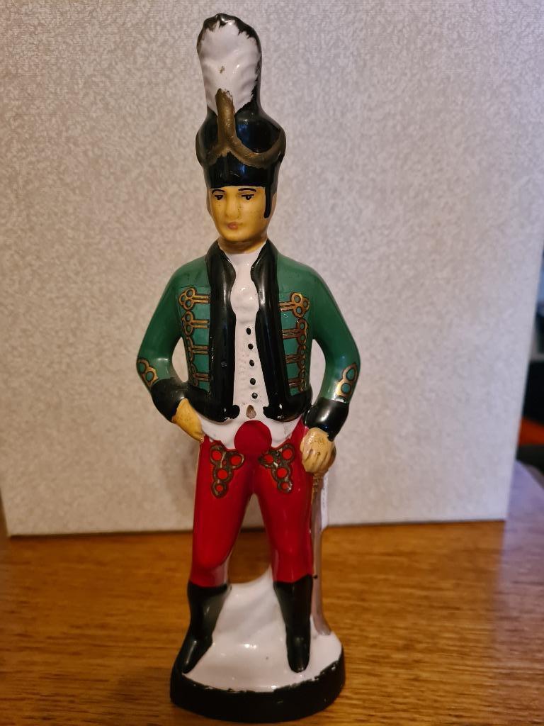 GRENADIER EN PORCELAINE, Enlèvement ou Envoi, Armée de terre, Miniature ou Figurine