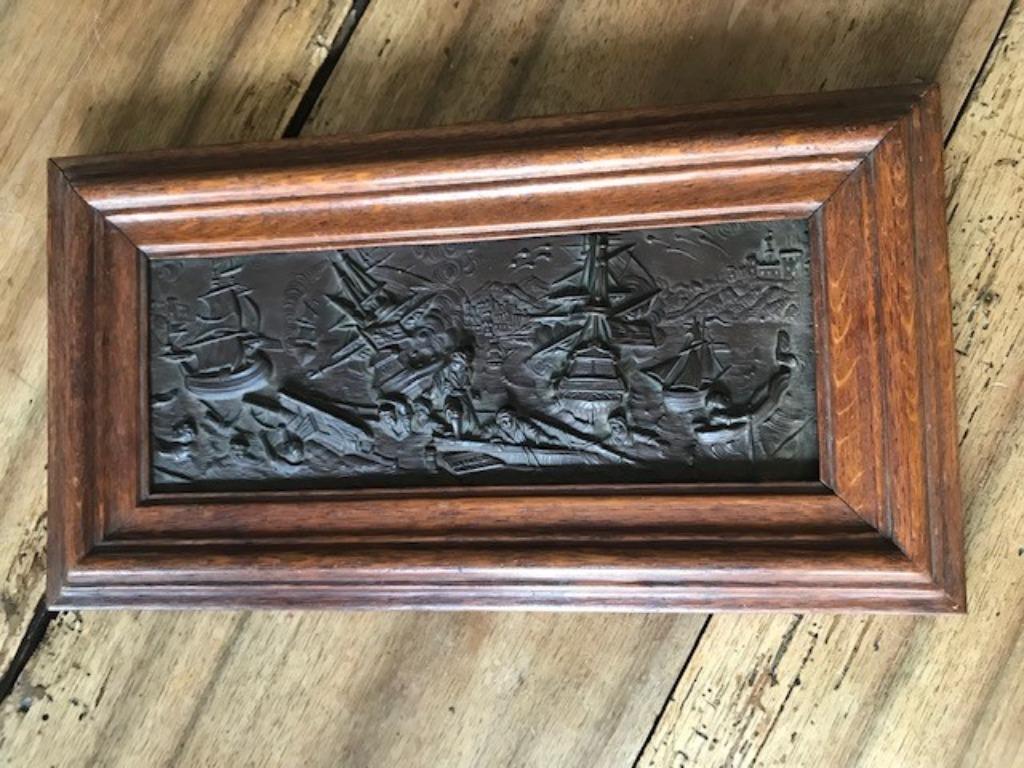 Scène de bataille navale en relief en cuivré avec cadre bois, Enlèvement ou Envoi, Cuivre