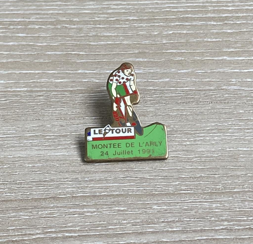 PIN - LE TOUR DE LA FRANCE - WIELRENNEN - COURSE A VELO, Envoi, Utilisé, Sport, Insigne ou Pin's