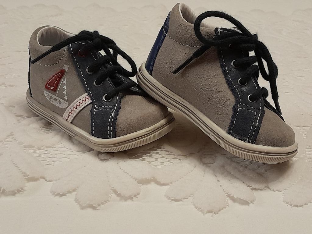 Lot de 2 paires de chaussures bébé en cuir pointure 17, Kinderen en Baby's, Babykleding | Schoentjes en Sokjes, Zo goed als nieuw