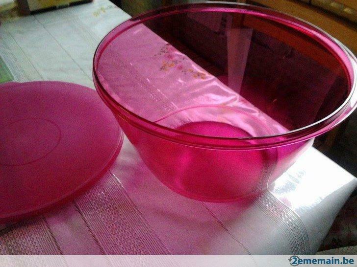2 plats roses Tupperware avec lers couvercles, Enlèvement ou Envoi, Neuf