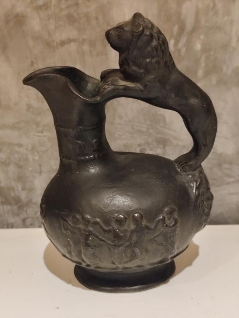 Bronzen vaas met leeuwvormig handvat, Ophalen of Verzenden