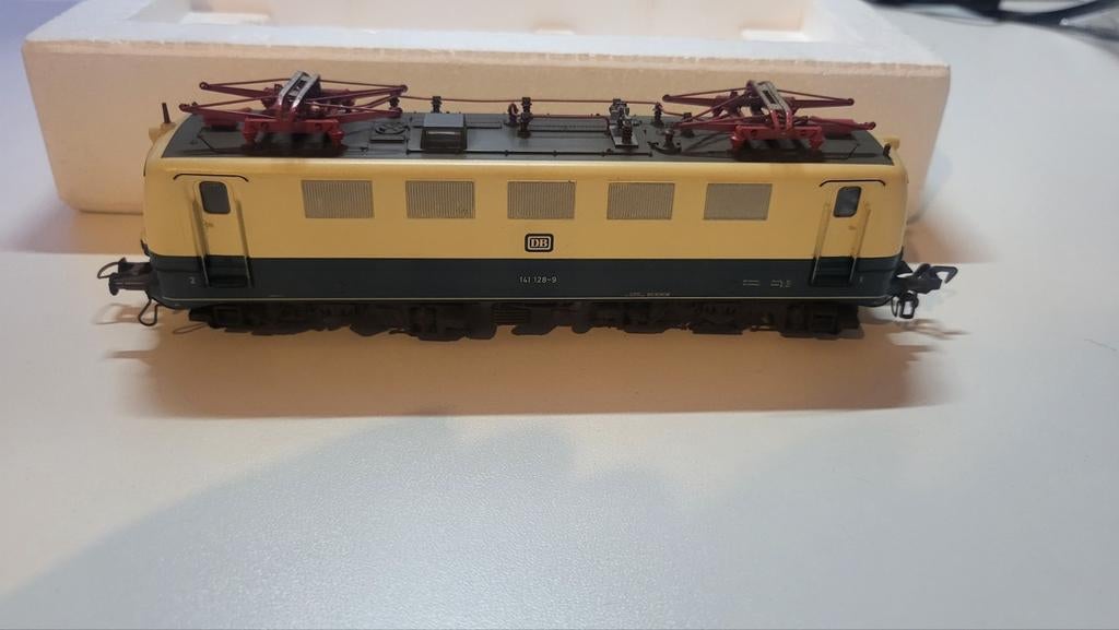 Locomotive Fleischmann BR 141 DB livrée crème/bleu – Alle, Fleischmann, Enlèvement, Locomotive, Courant continu