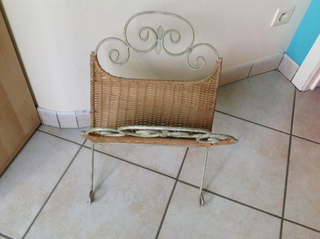 Vintage magazinehouder in riet en metaal, Huis en Inrichting, Ophalen of Verzenden, Gebruikt