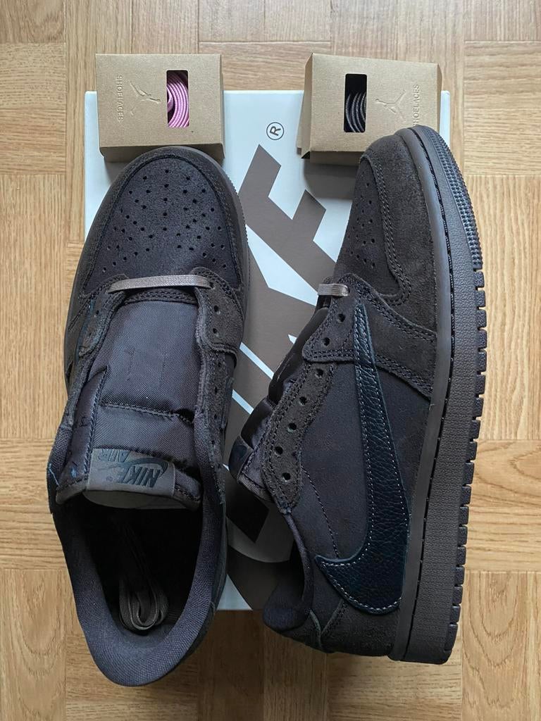 Jordan 1 Retro Low Travis Scott Velvet Brown - 42, Bruin, Nieuw, Ophalen of Verzenden, Sneakers