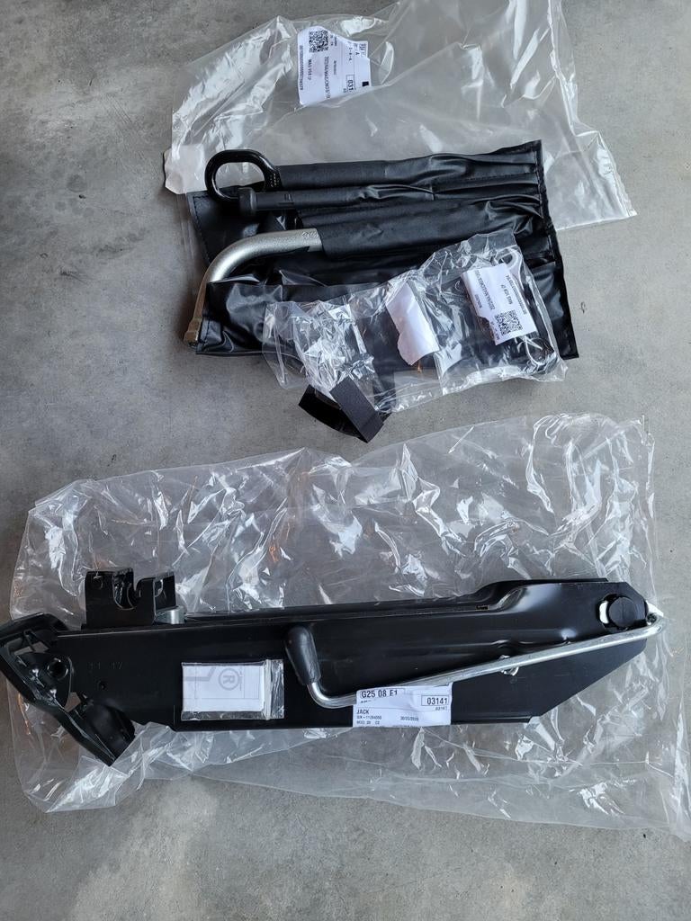 Cric + outils Audi SQ5 - SQ7 / Q5-Q7 d'origine Audi ( neuf ), Neuf, Audi