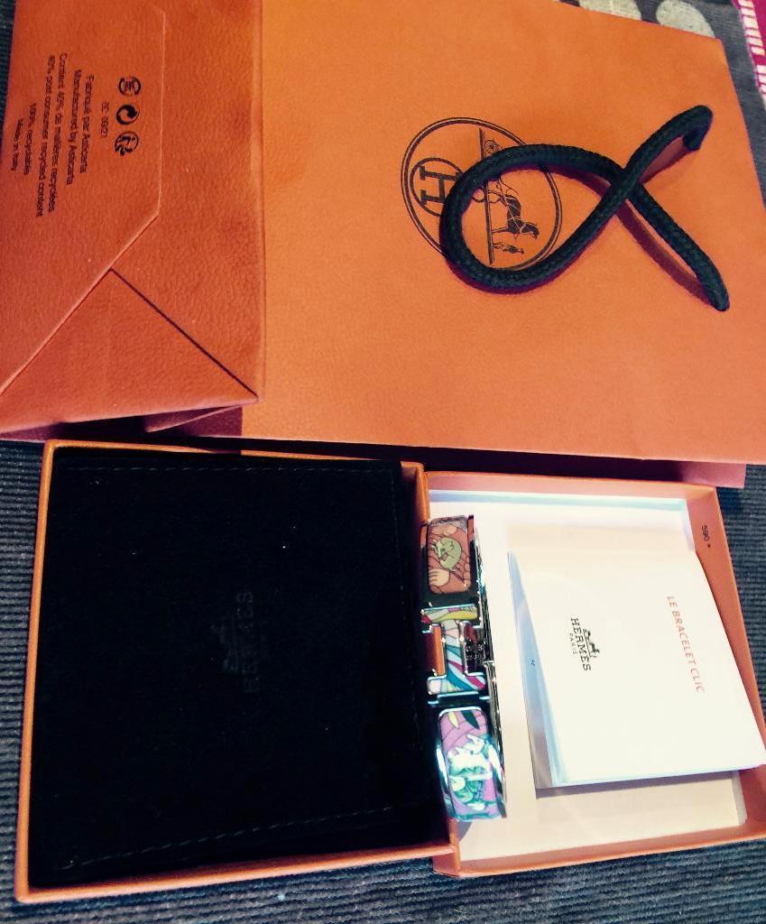 Bracelet HERMES clic H "Album de soie"neuf, Bijoux, Sacs & Beauté, Bracelets, Enlèvement, Neuf, Autres couleurs