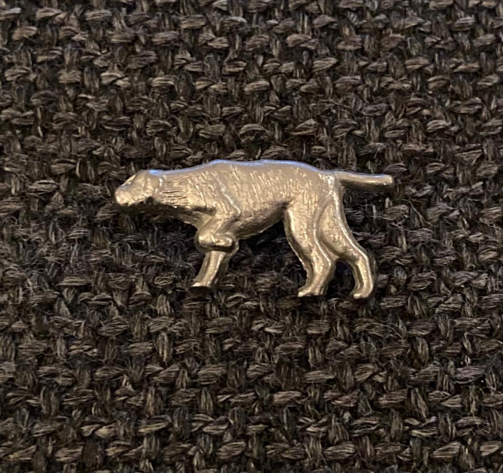 PIN - HOND - CHIEN - DOG, Verzenden, Gebruikt, Dier of Natuur, Speldje of Pin