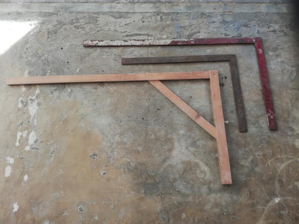 Equerres de chantie 8€/pièce + d'autres outils (descriptif), Ophalen
