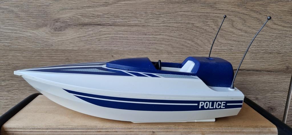 Bateau de police Playmobil, Enlèvement