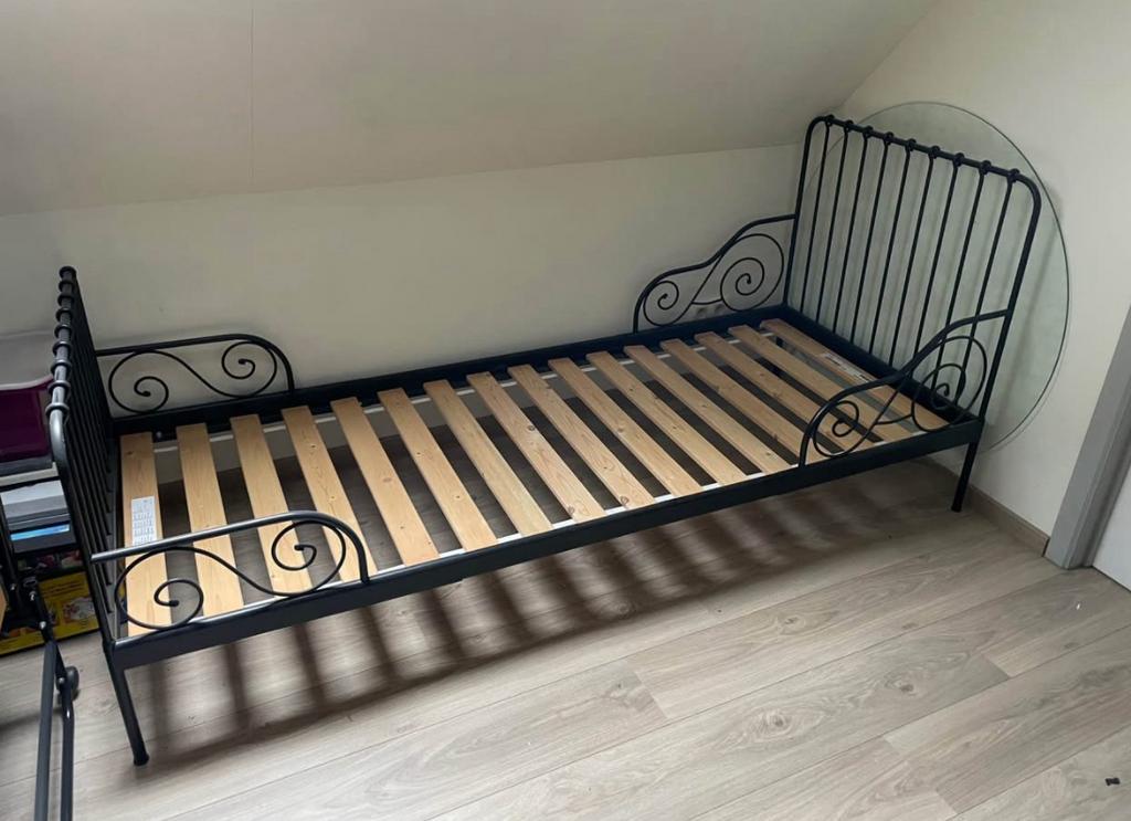 Meegroeibed Ikea, Enlèvement