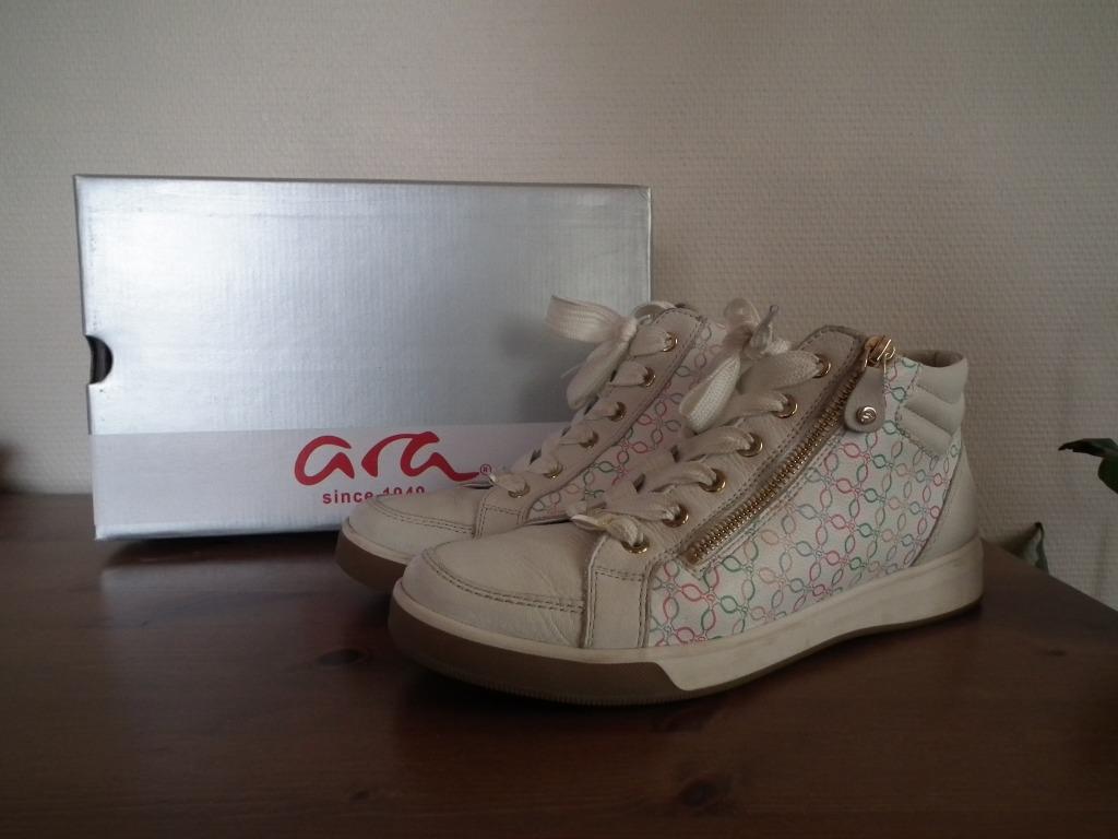 Baskets en cuir écru pour femme (ARA) pointure 40,5, ARA, Beige, Sneakers et Baskets, Porté