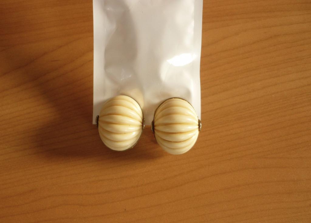 Gratis Beige oorbellen clips oorclips, Enlèvement ou Envoi, Beige